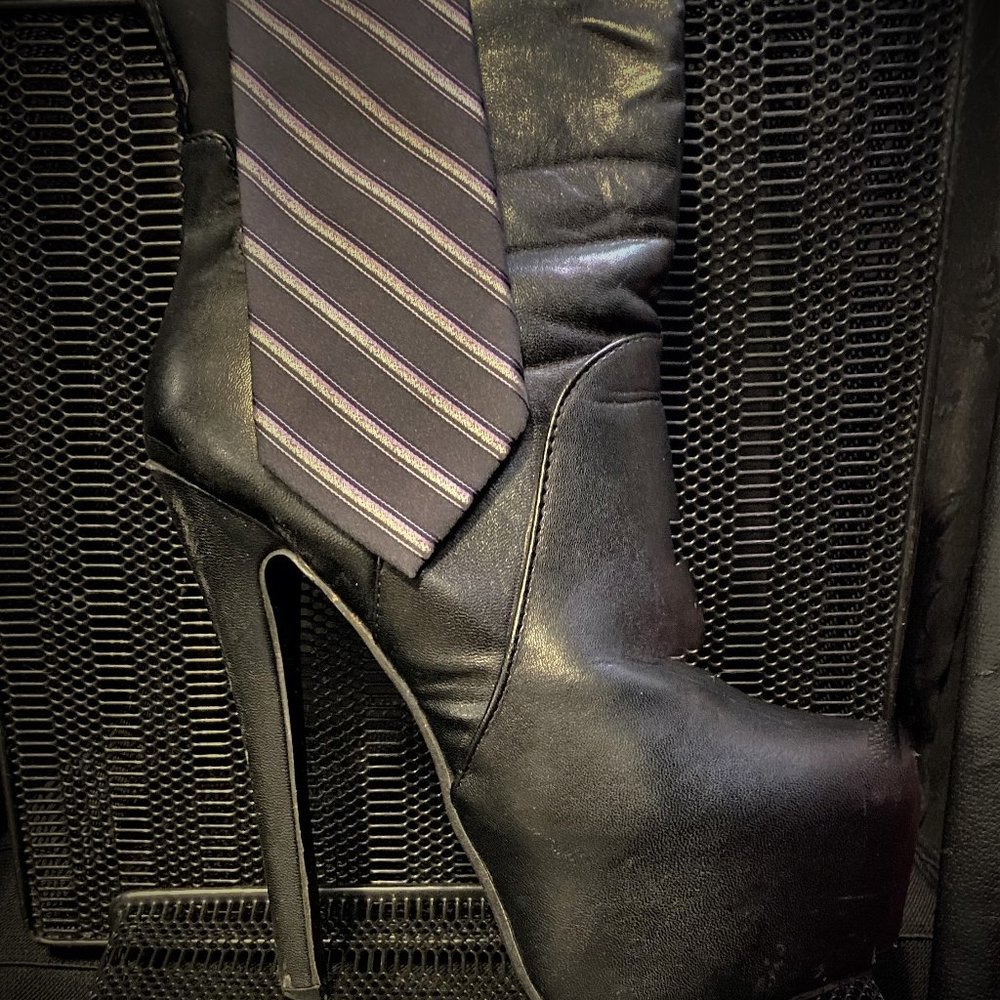 Calvin Klein Charcoal Grey & Lilac Silk Slim Tie
